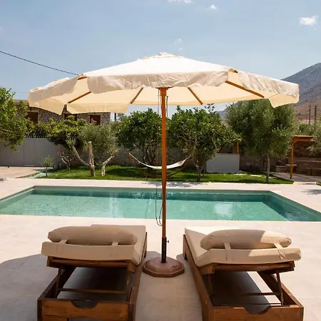 Mani Luxury With Private Pool