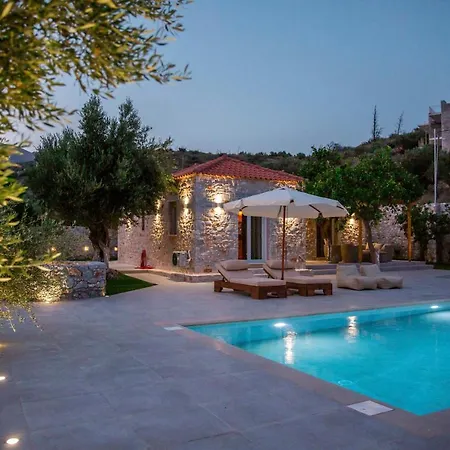 Mani Luxury With Private Pool