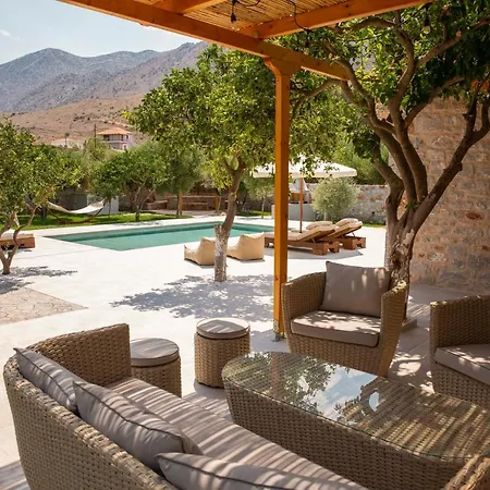 Mani Luxury With Private Pool